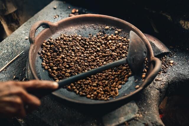 Roasting coffee beans on round wok